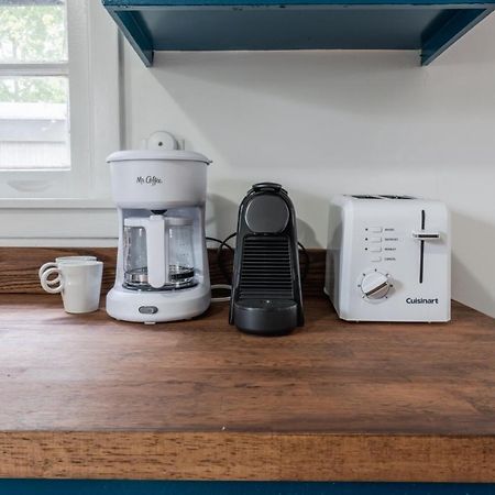 Retro Retreat Renovated 2Br, Desk, No Chore List! Kingston Buitenkant foto