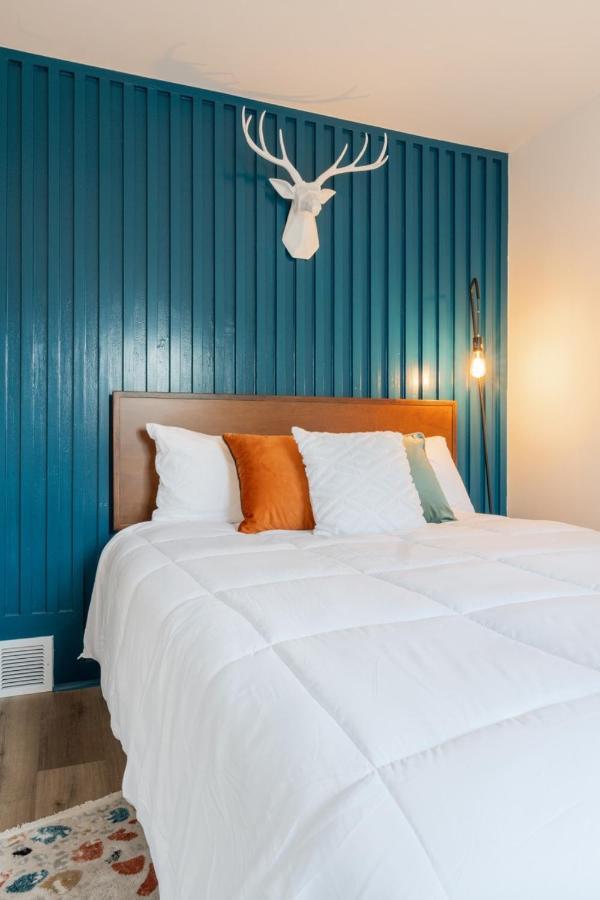 Retro Retreat Renovated 2Br, Desk, No Chore List! Kingston Buitenkant foto