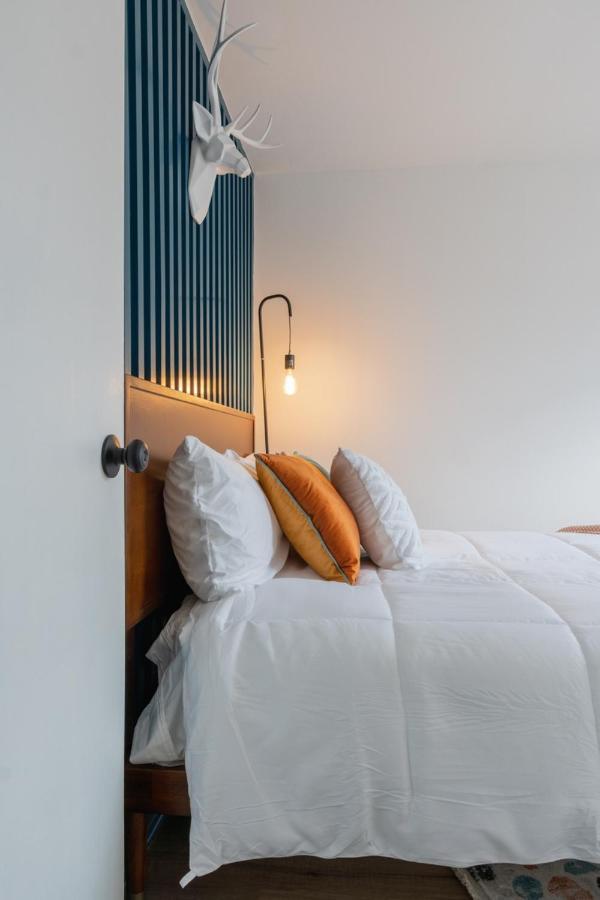 Retro Retreat Renovated 2Br, Desk, No Chore List! Kingston Buitenkant foto