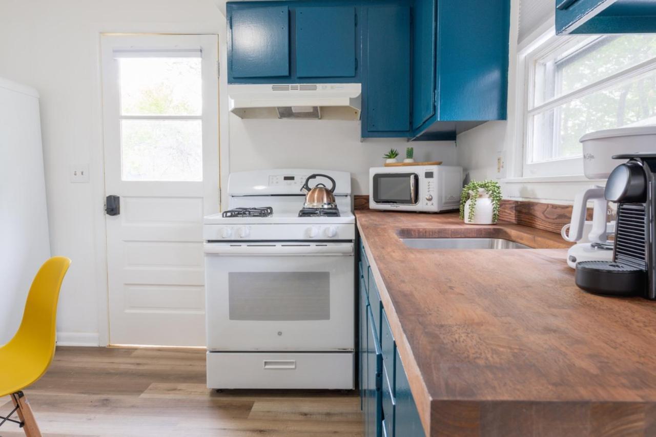 Retro Retreat Renovated 2Br, Desk, No Chore List! Kingston Buitenkant foto