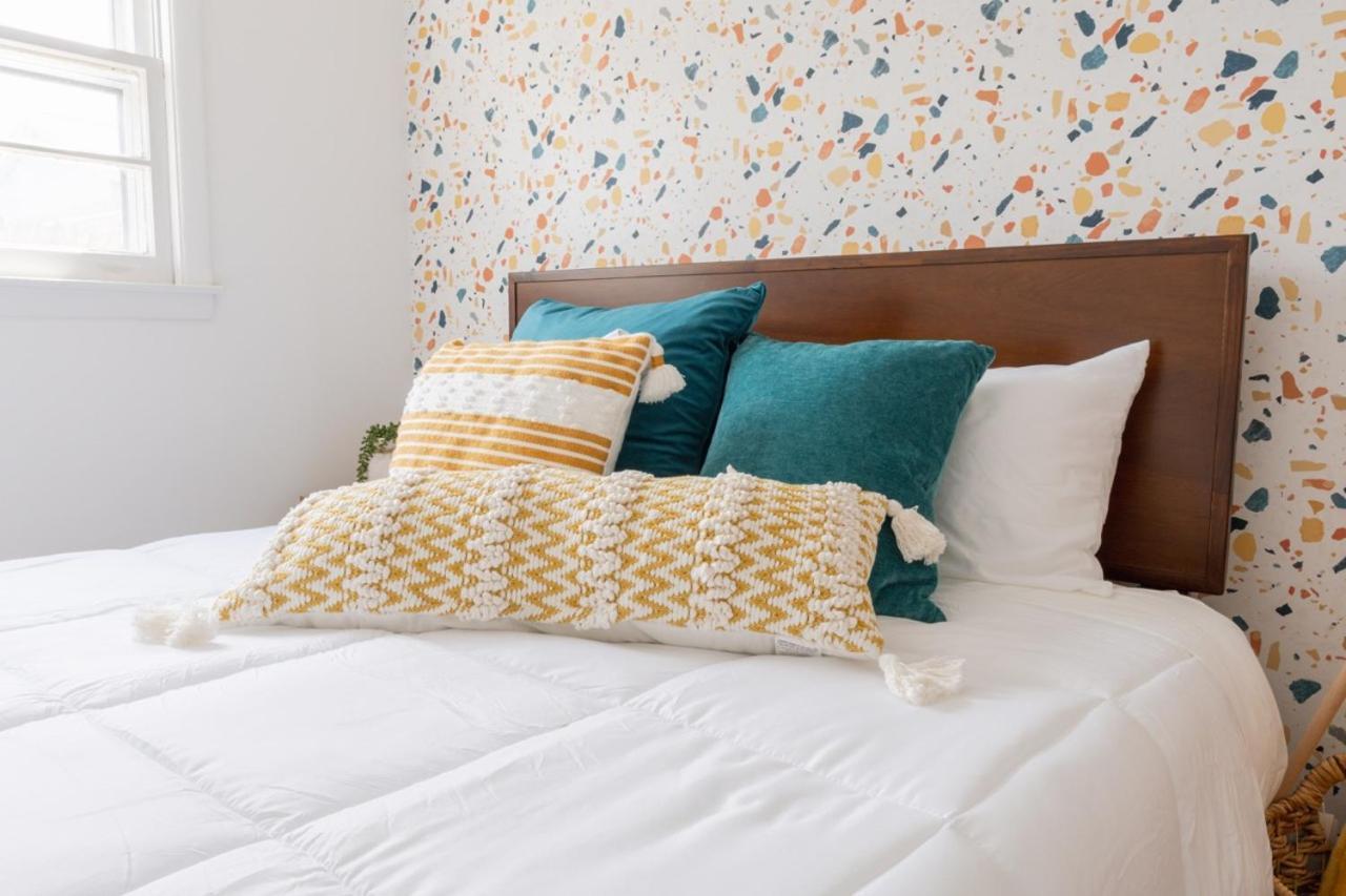 Retro Retreat Renovated 2Br, Desk, No Chore List! Kingston Buitenkant foto
