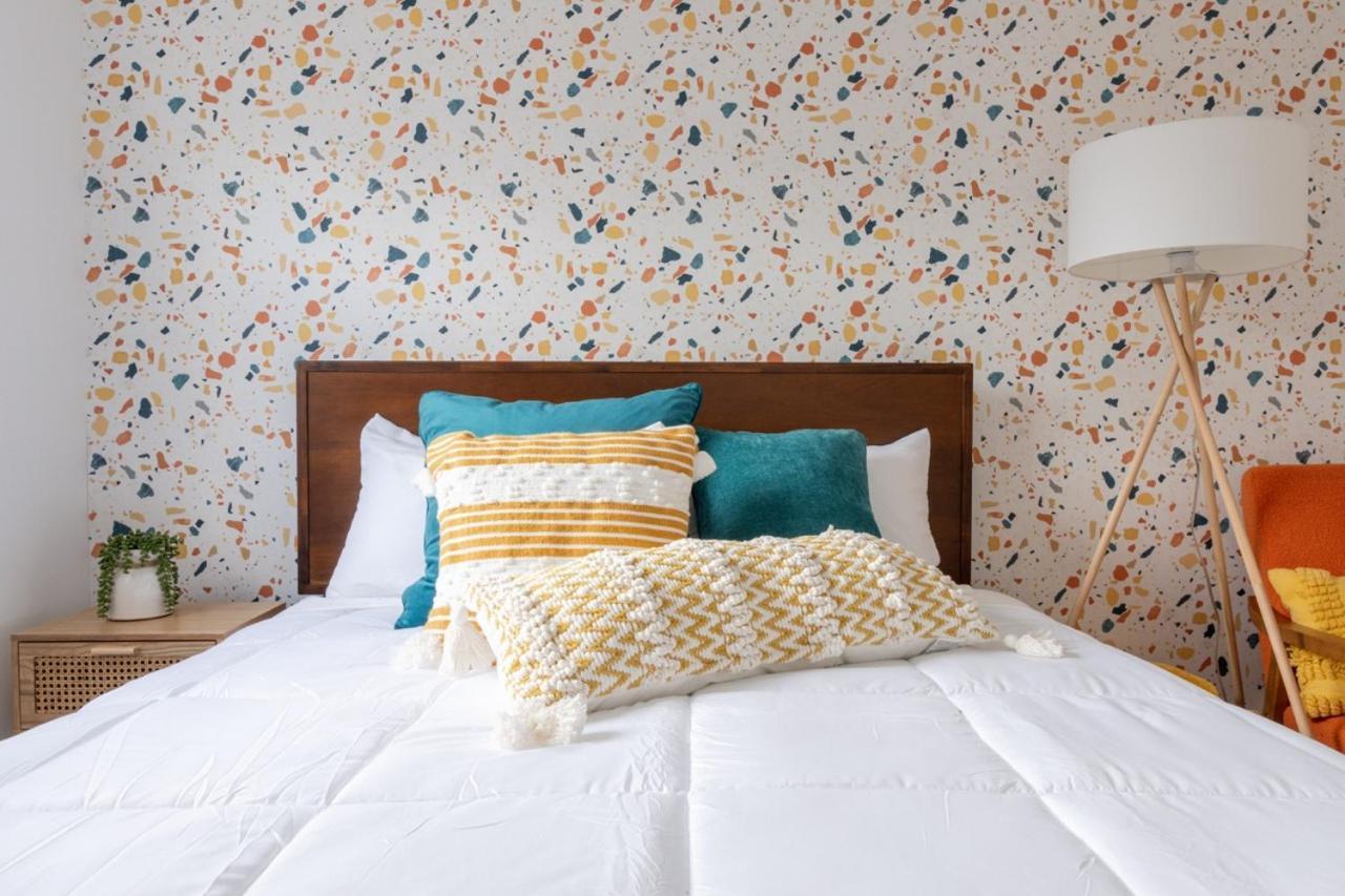 Retro Retreat Renovated 2Br, Desk, No Chore List! Kingston Buitenkant foto